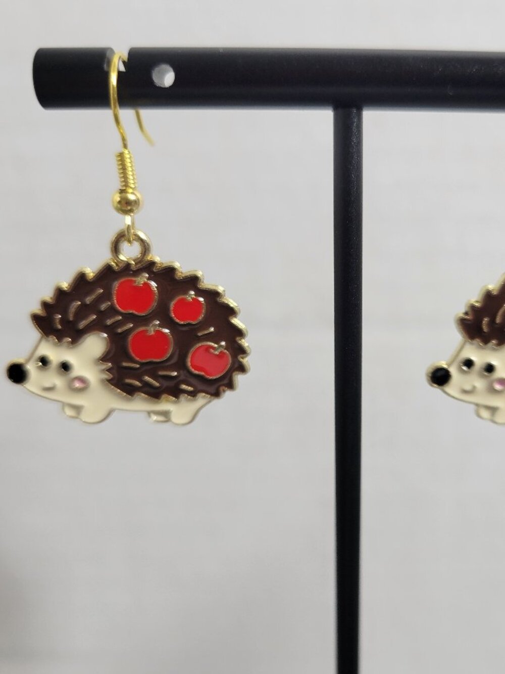 Hedgehog Apple Earrings Gold Tone Fall Autumn Woodland Animal Cute Enamel E111E